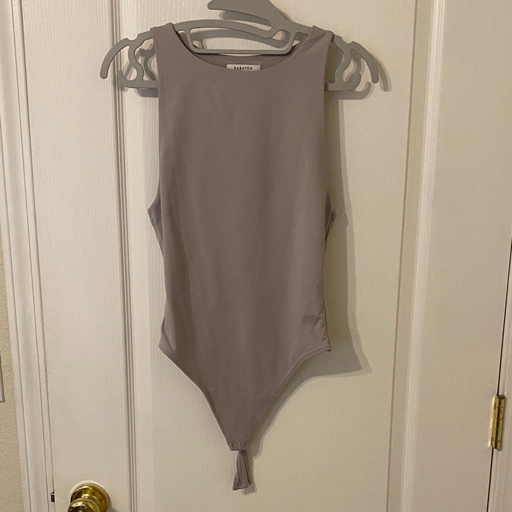 Aritzia Babaton contour thong snap bodysuit in light lilac/grey size medium